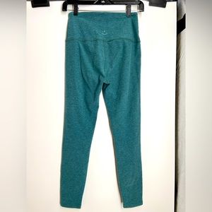 Beyond‎ Yoga, Green Leggings, Size Medium